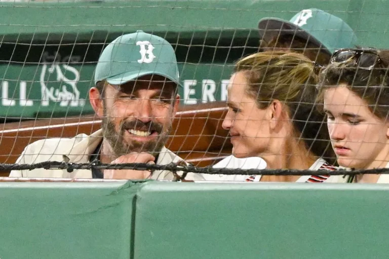 Lip reader reveals Ben Affleck’s 5-word response to ex Jennifer Garner when asked about dating plans