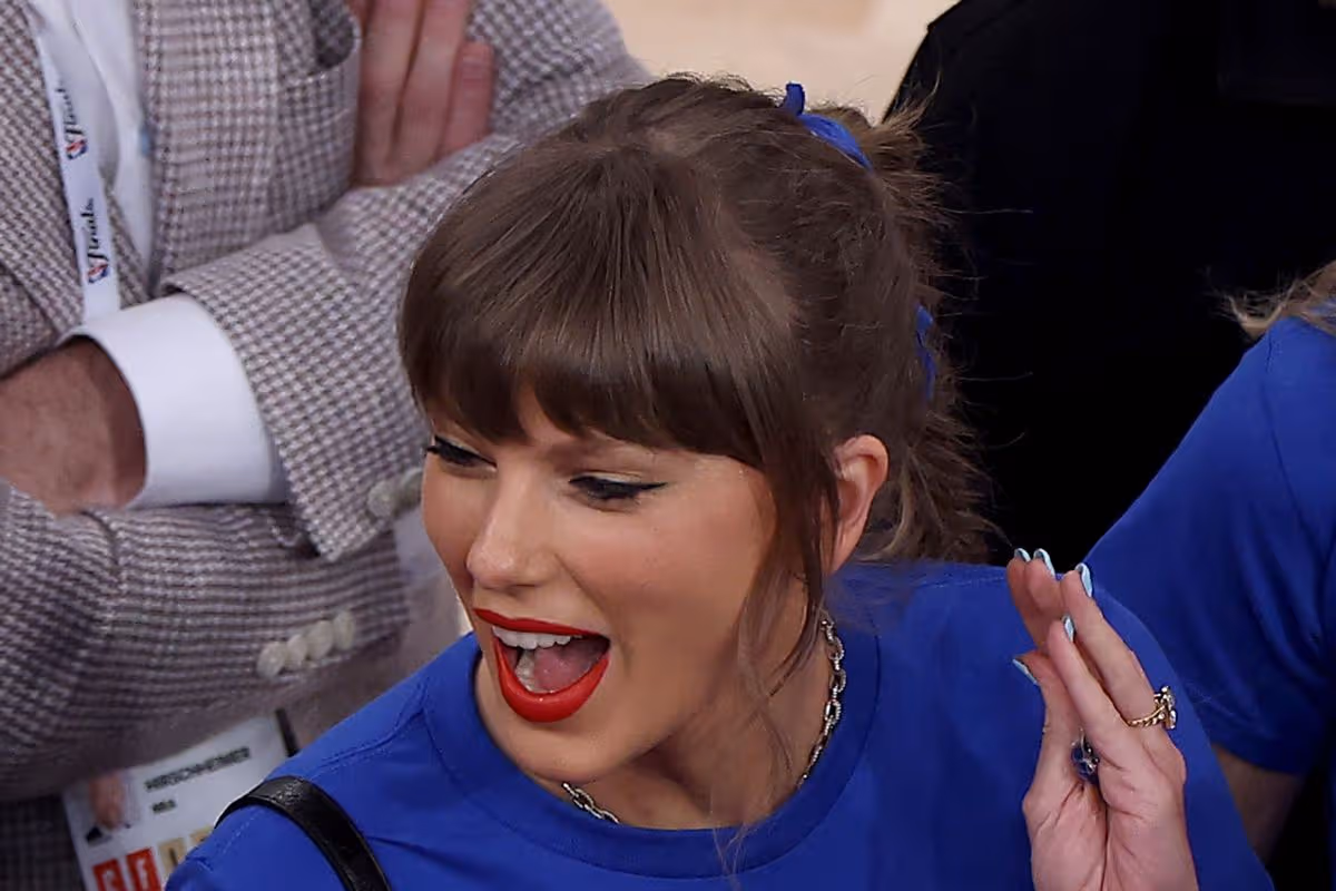 Taylor Swift's seven-word comment to fan who was shoved away by security