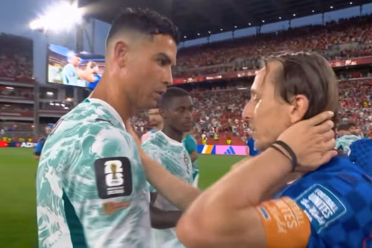 Cristiano Ronaldo speaks to Luka Modric